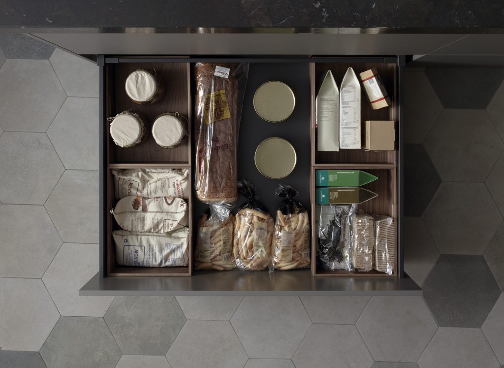 Cajas de madera para los cajones en Cocinas Santos