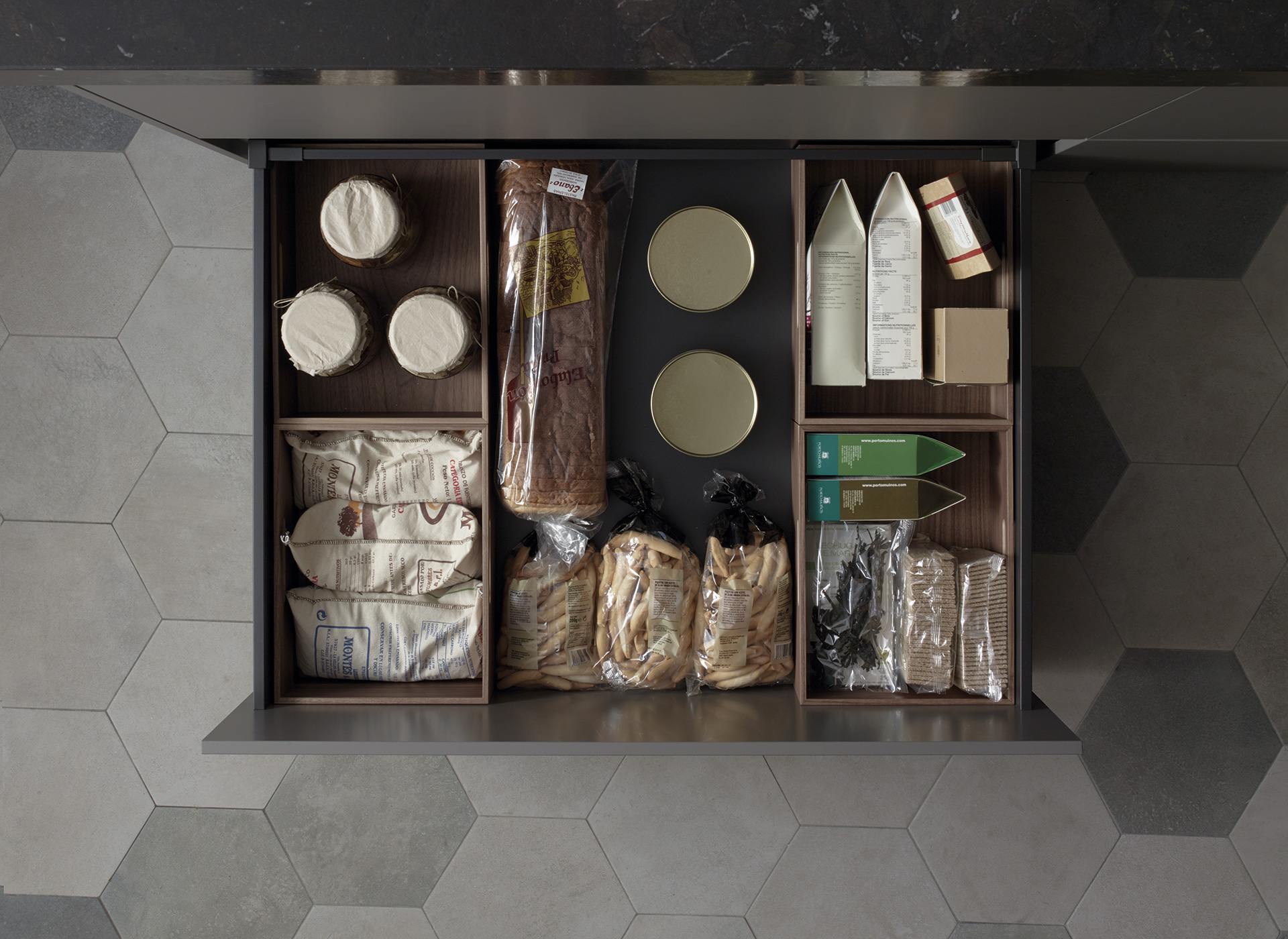 Cajas de madera para los cajones en Cocinas Santos