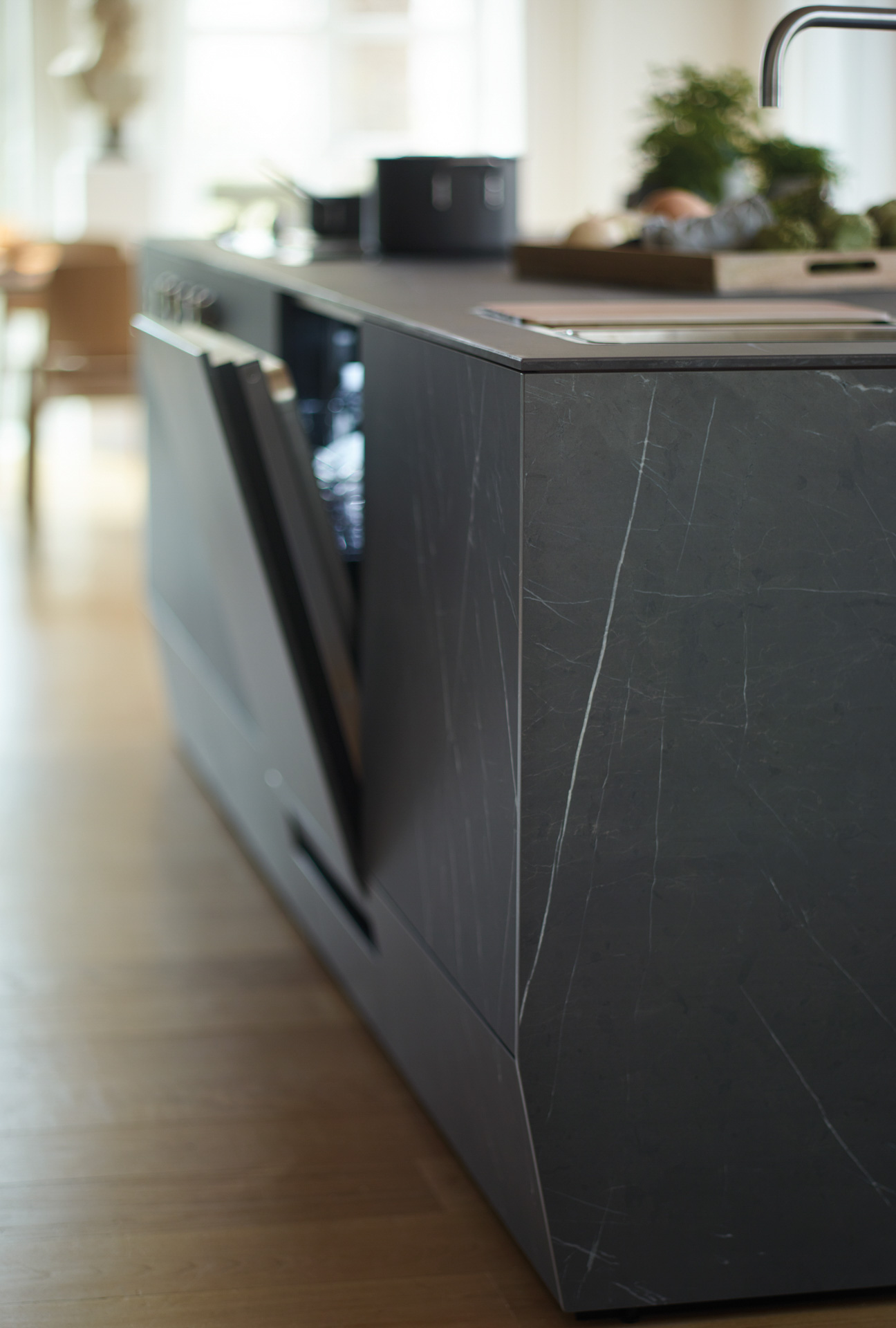 Mueble hasta el suelo en cocinas abiertas con isla Santos