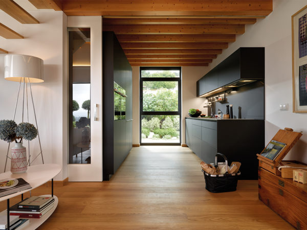 Cocina en Paralelo anexa al salón comedor