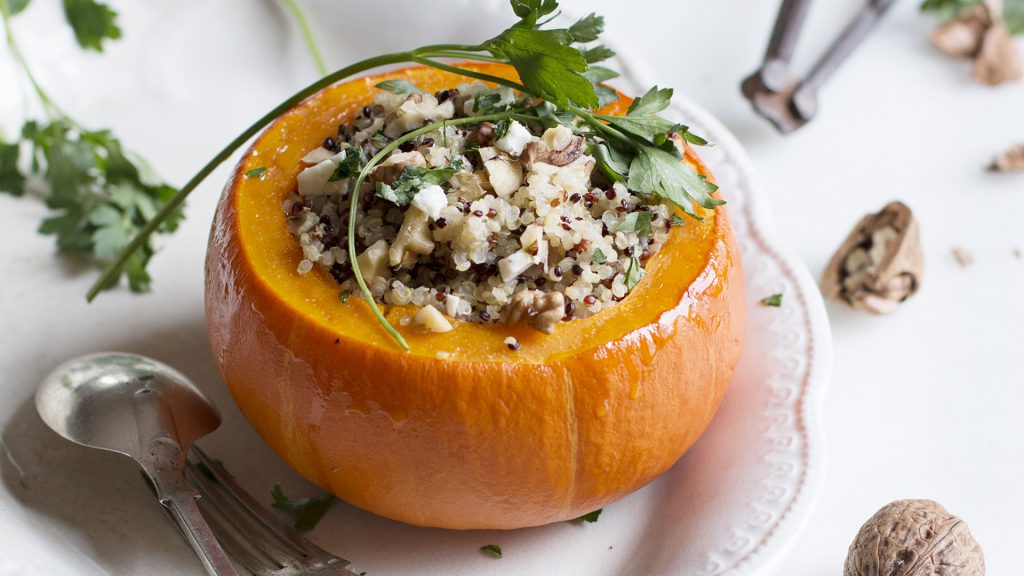 Receta de calabaza rellena de quinoa y queso en calendario 2018 de cocinas Santos