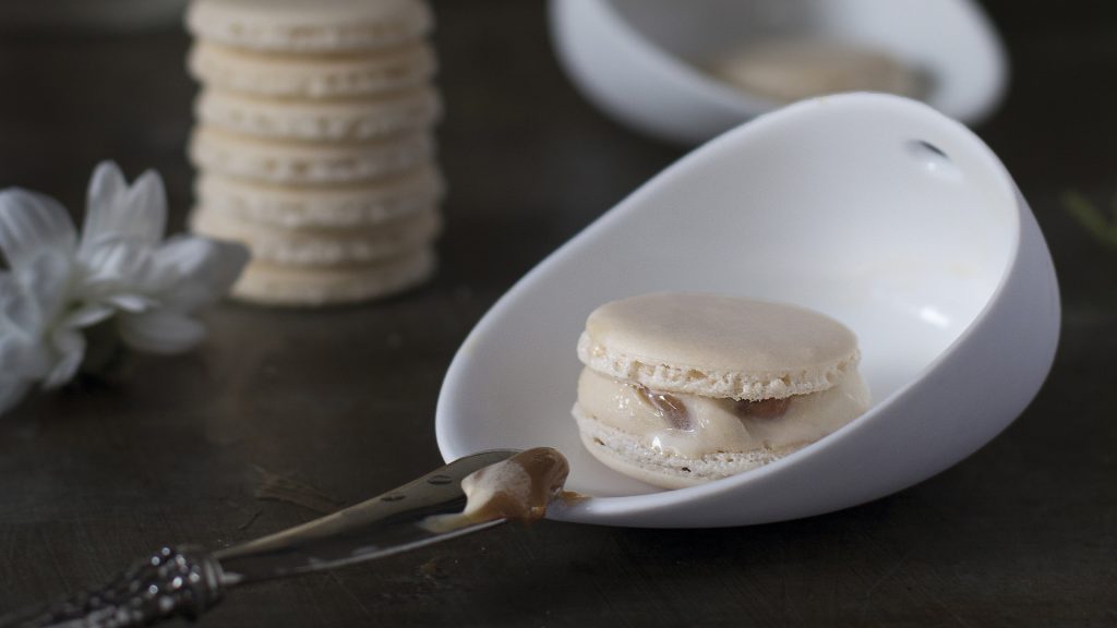Receta de macarons rellenos de helado de toffe en calendario 2017 de cocinas Santos