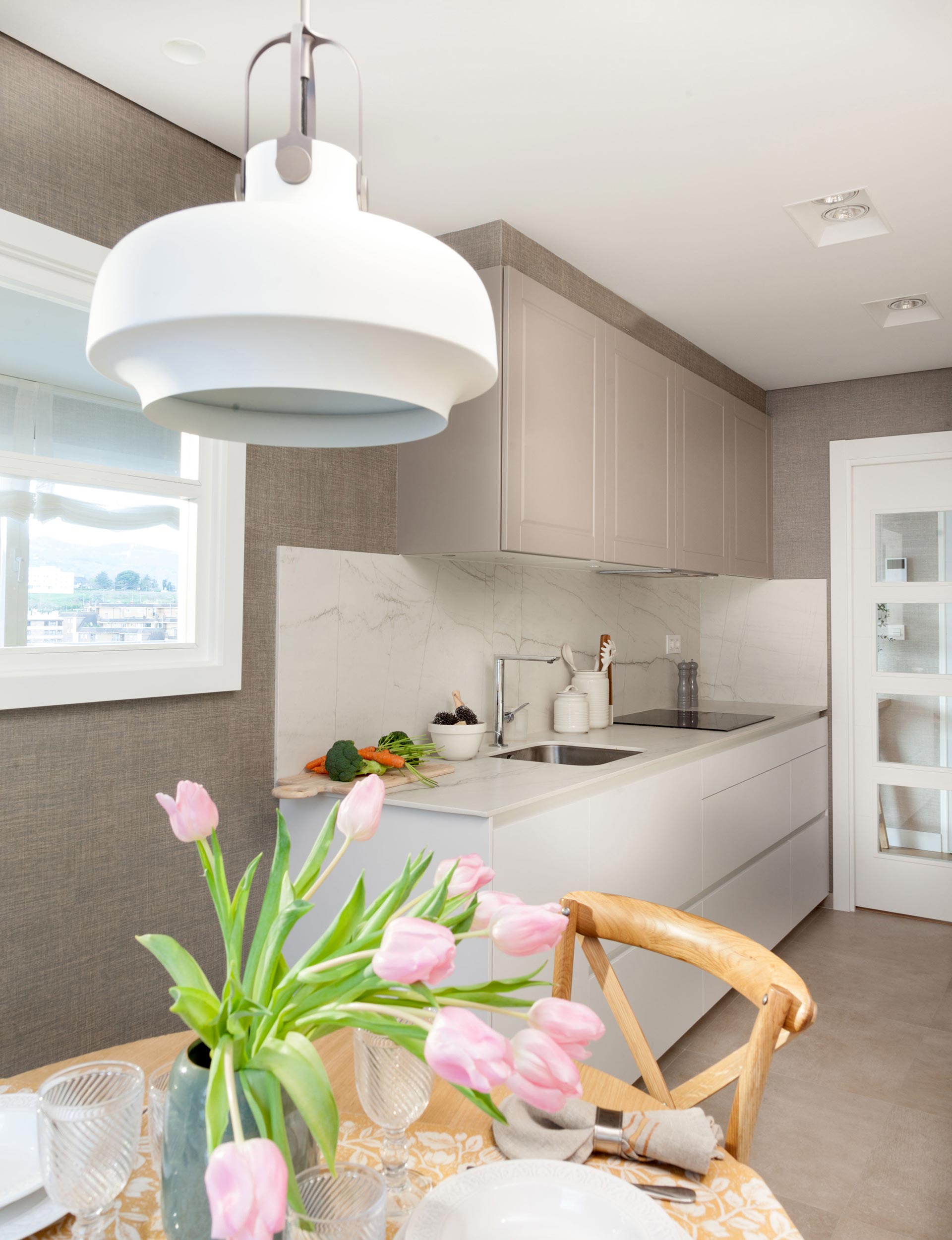 Cozinhas Santos em espaços pequenos, pela designer Natalia Zubizarreta