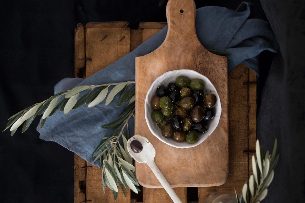 Puur mediterraans gerecht: salade met aardappelen en olijven