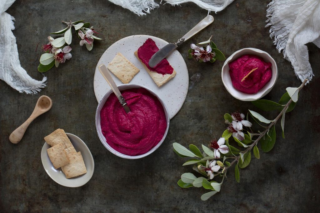 Un aperitivo diferente: Hummus de remolacha