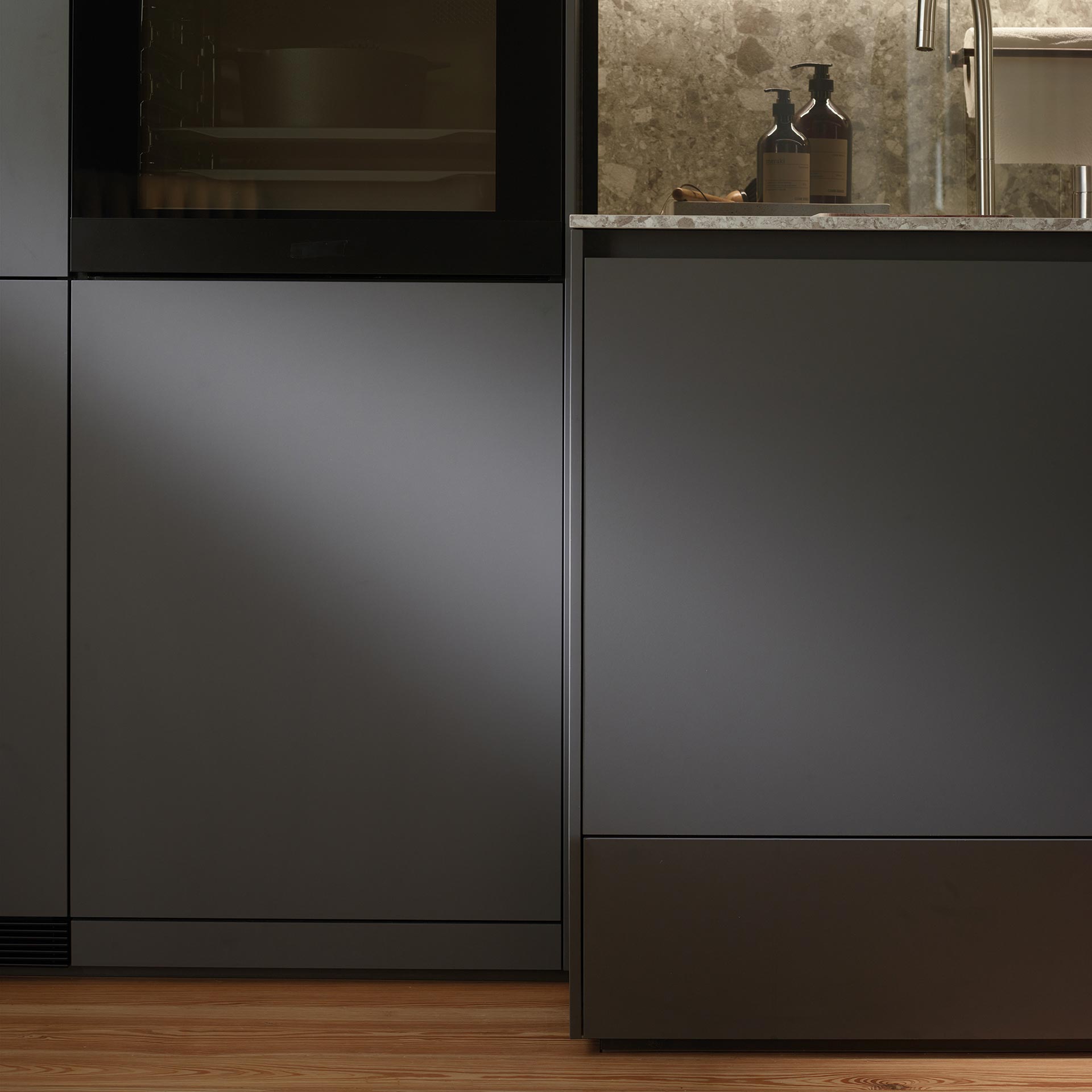 Keukens Santos afgewerkt met melamine of laminaat: variatie en weerstand