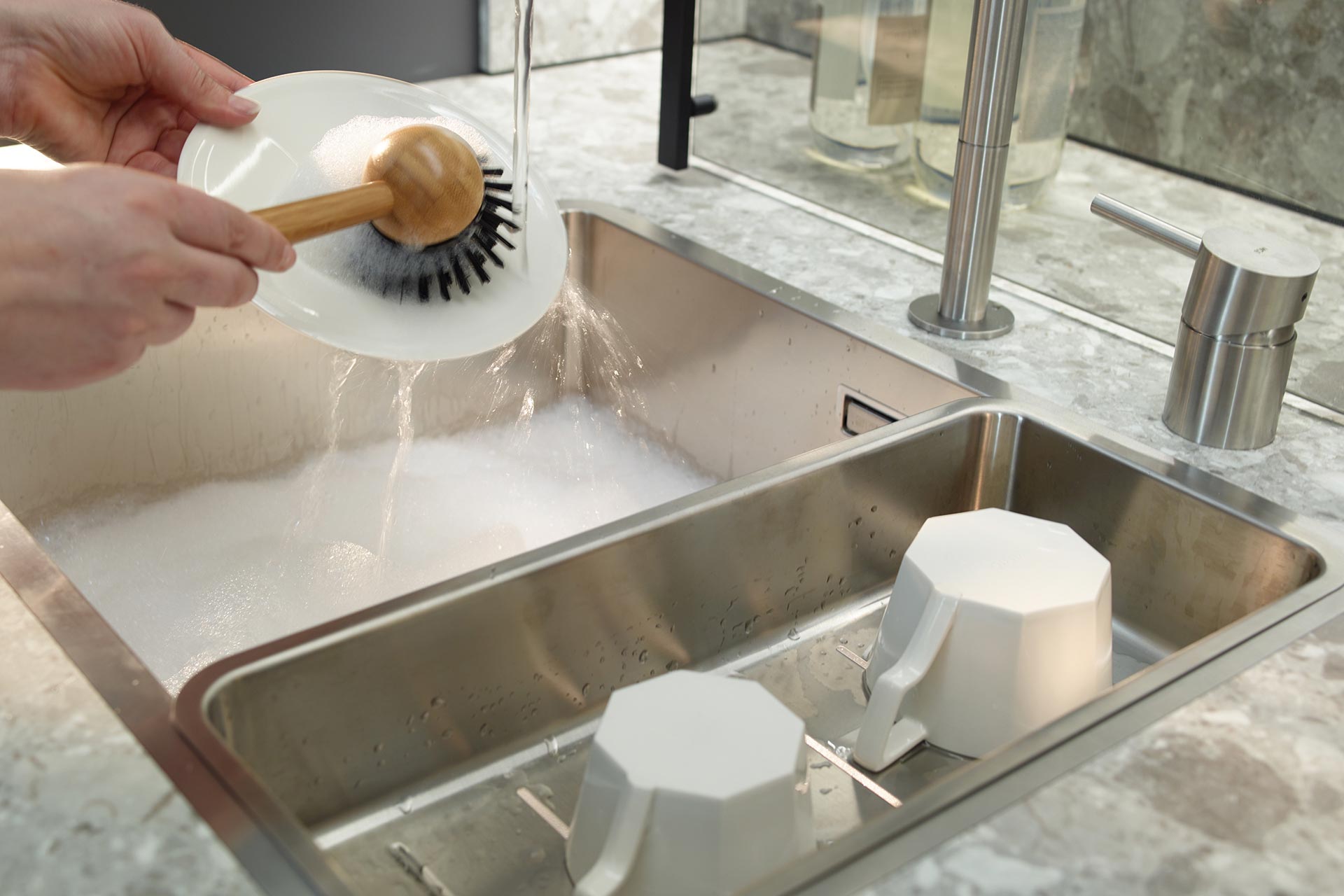Keukens Santos afgewerkt met melamine of laminaat: variatie en weerstand