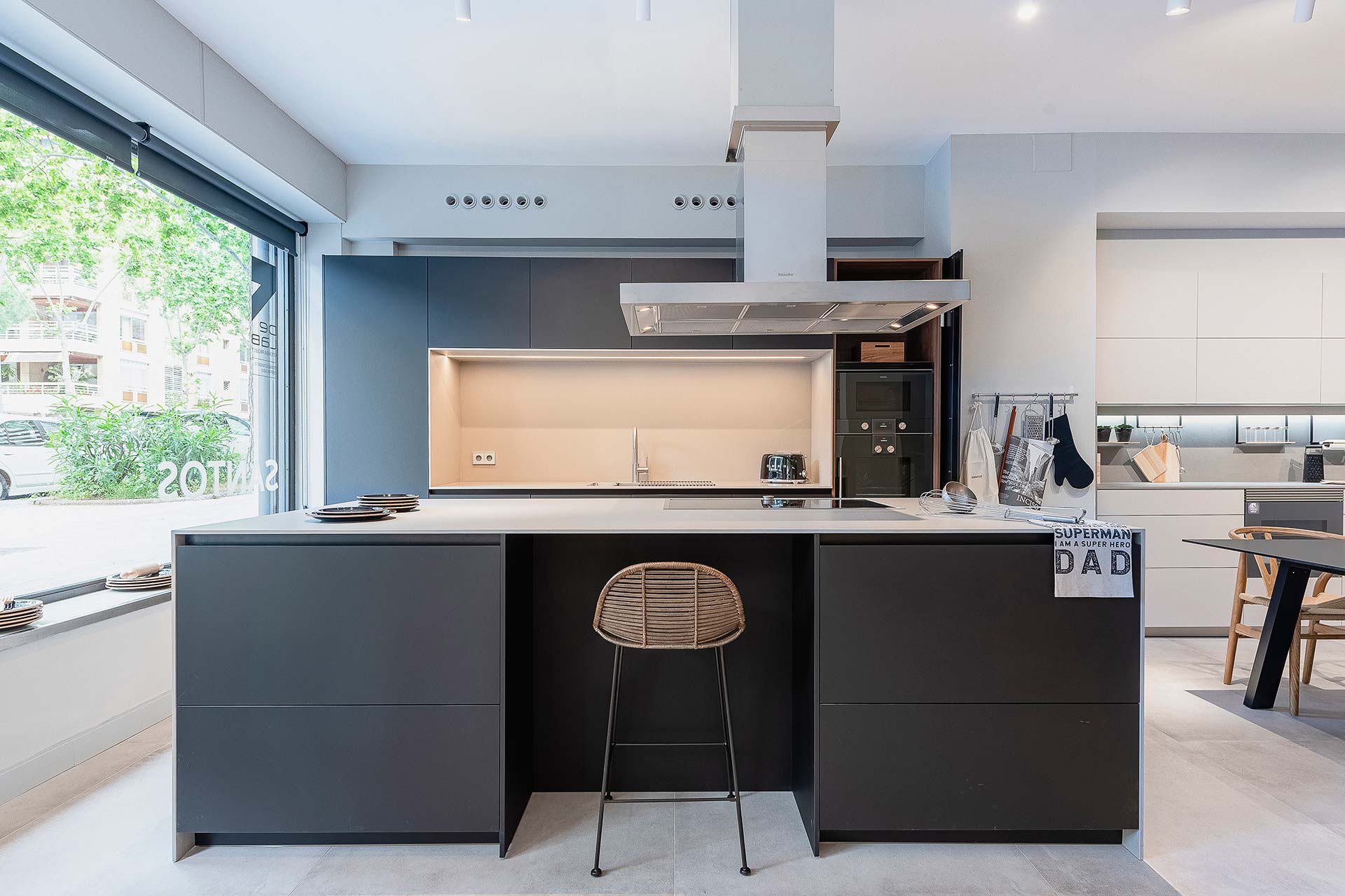 Traç Cuines celebrates 25 years as a Santos distributor and presents its new showroom