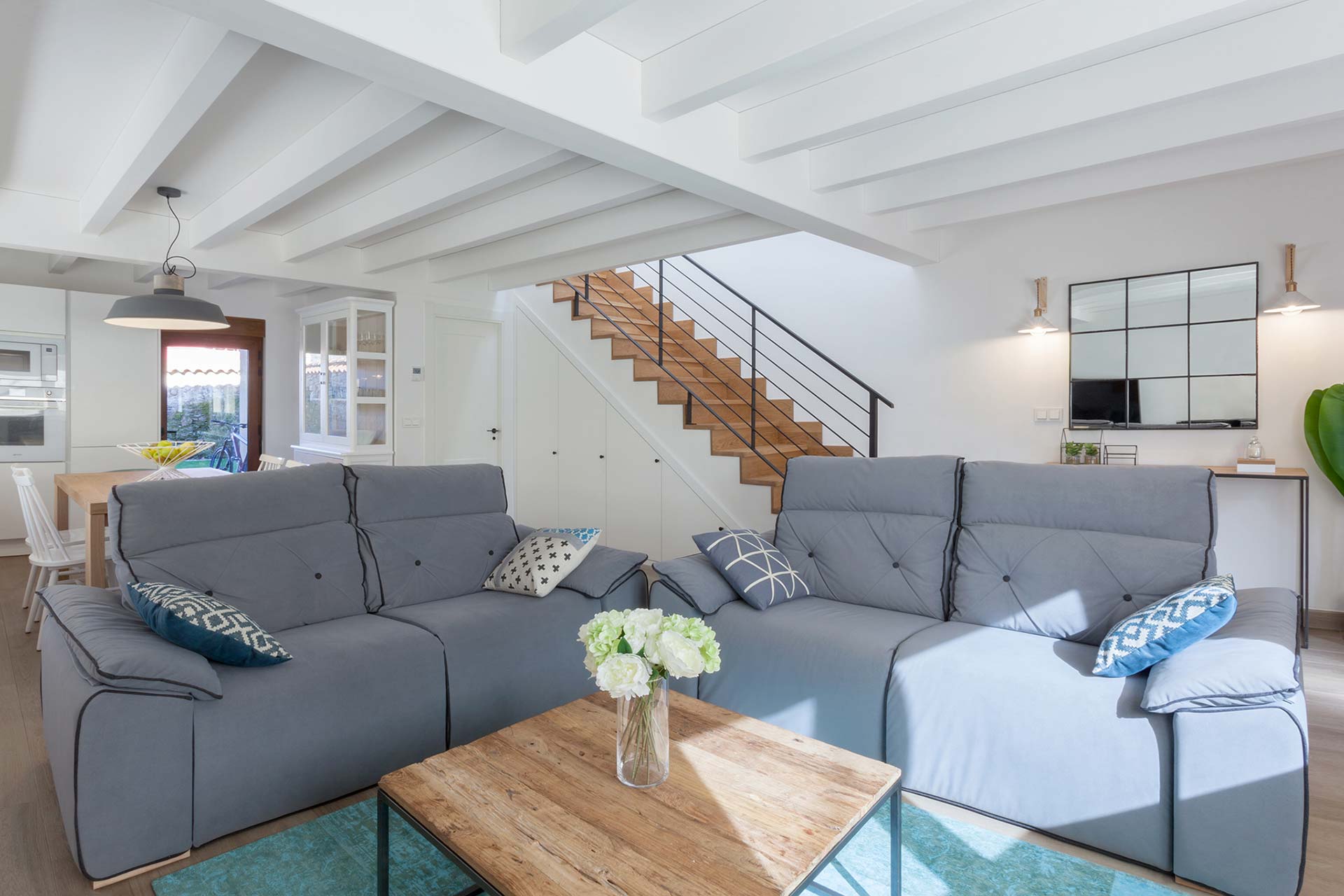 Santos keukens in gerenoveerde woningen, door Andrea Muñoz Diseño