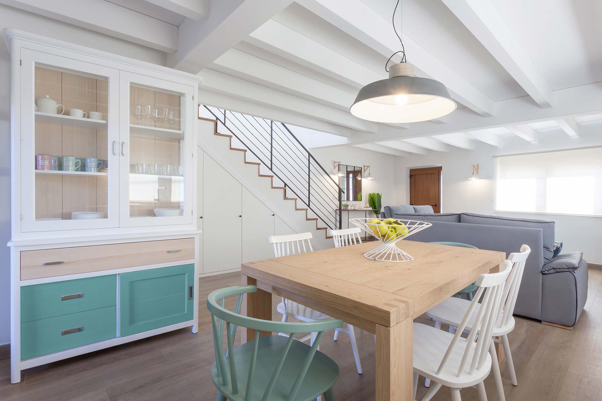Santos keukens in gerenoveerde woningen, door Andrea Muñoz Diseño