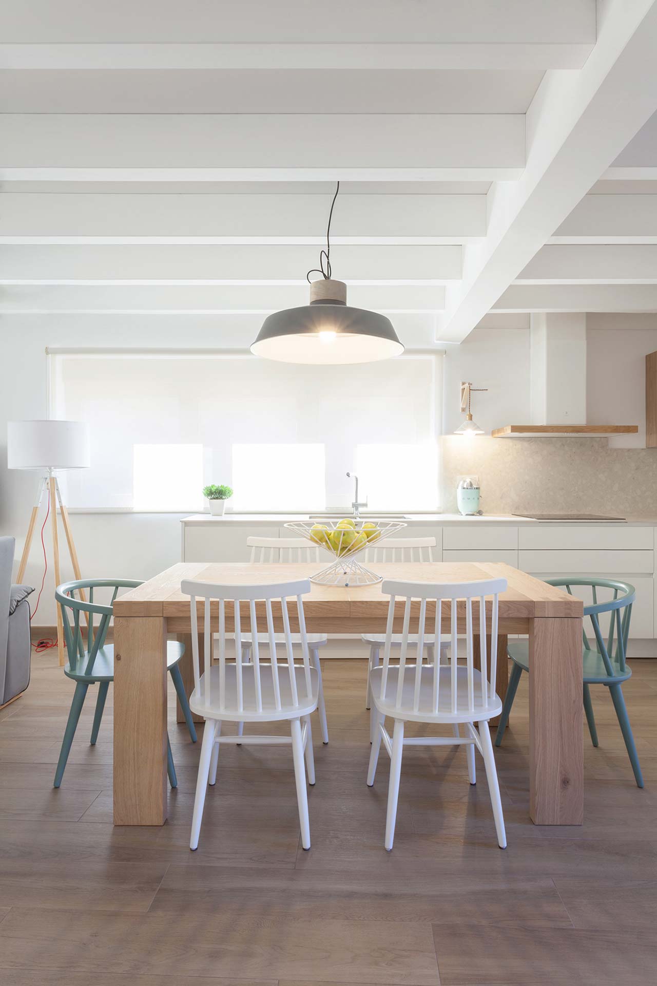 Santos keukens in gerenoveerde woningen, door Andrea Muñoz Diseño