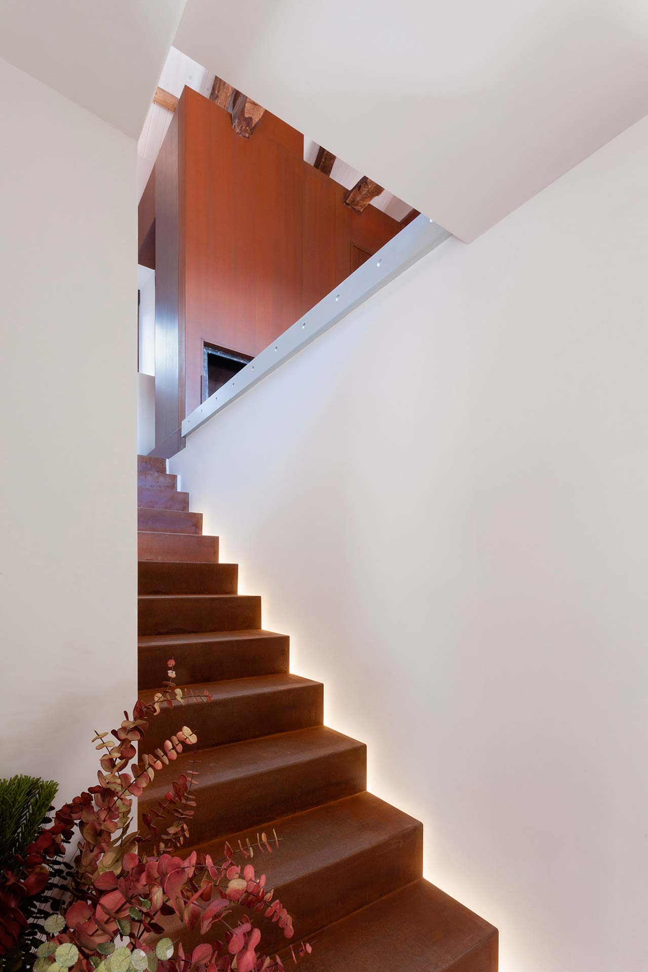 Santos keukens in gerenoveerde woningen, door Andrea Muñoz Diseño