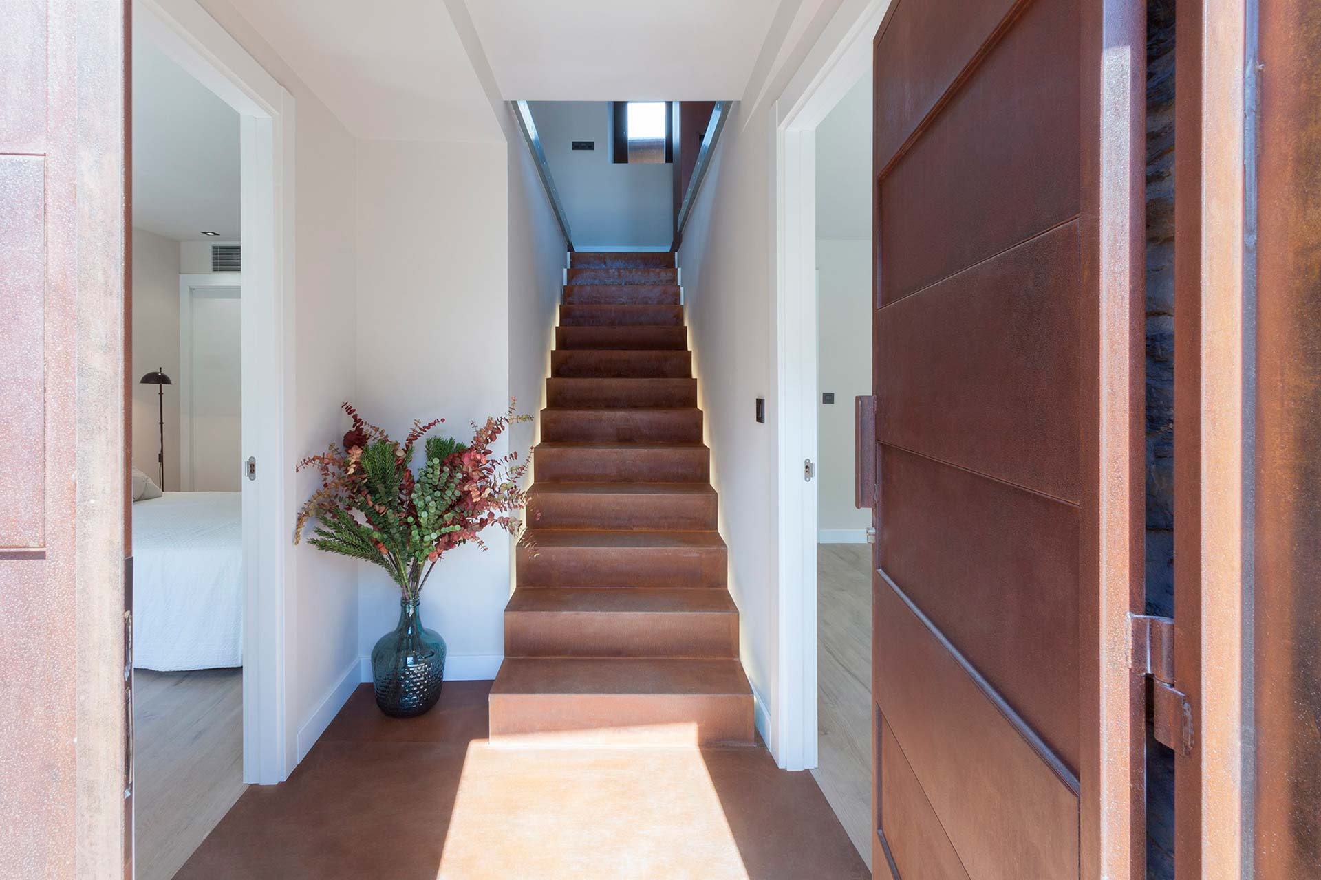 Santos keukens in gerenoveerde woningen, door Andrea Muñoz Diseño
