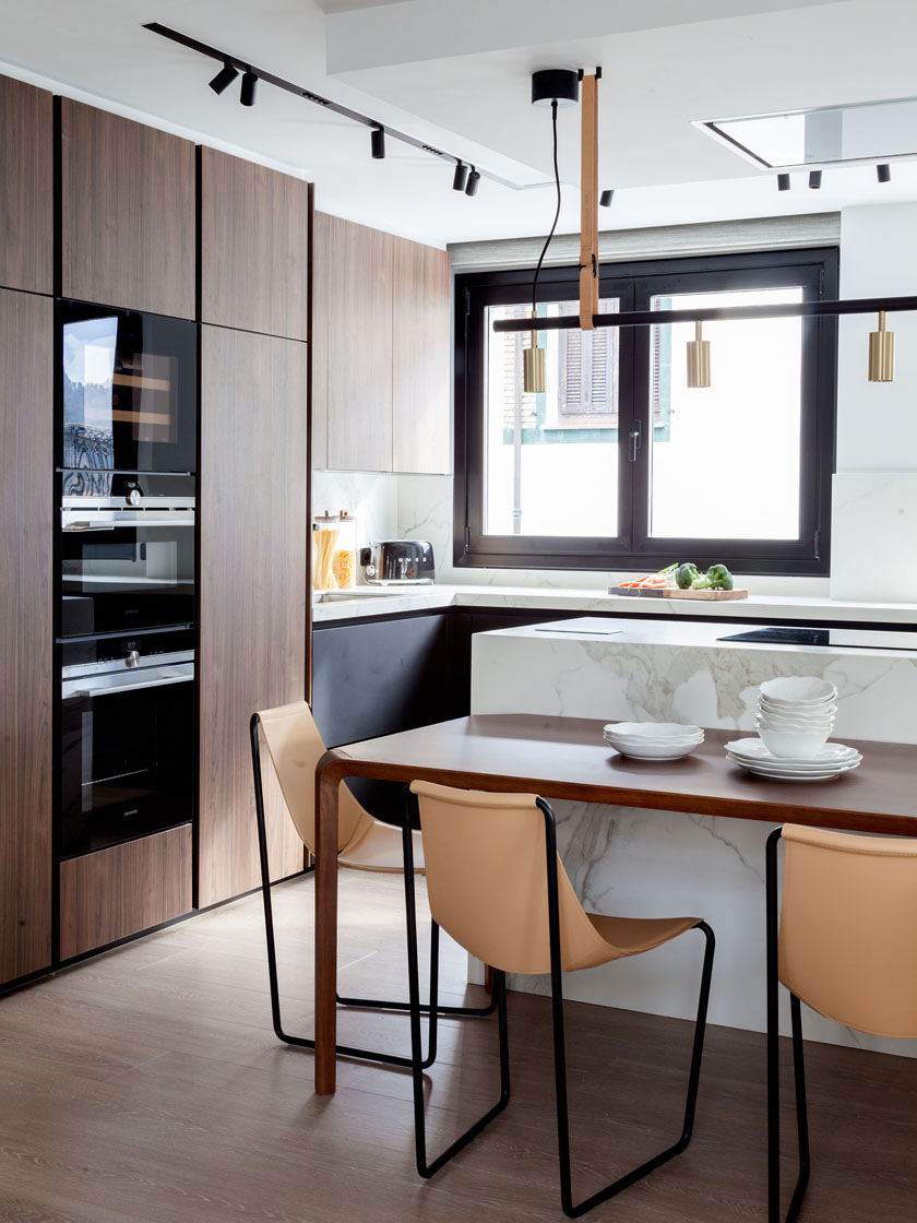 Black Santos kitchens created by the designer Natalia Zubizarreta