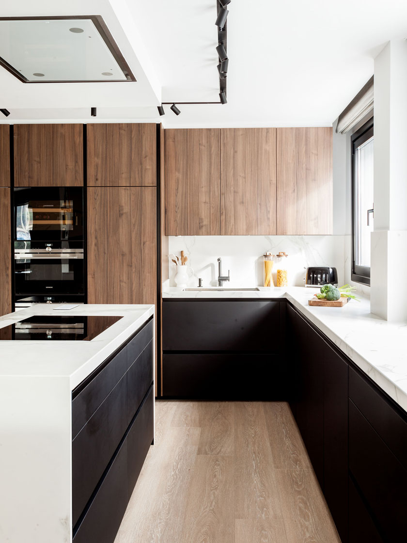 Black Santos kitchens created by the designer Natalia Zubizarreta