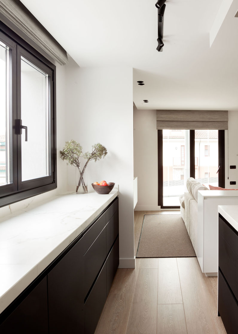 Black Santos kitchens created by the designer Natalia Zubizarreta