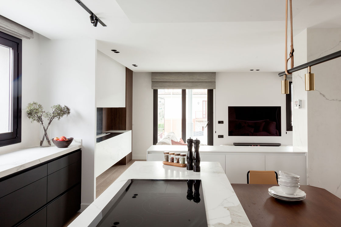 Black Santos kitchens created by the designer Natalia Zubizarreta