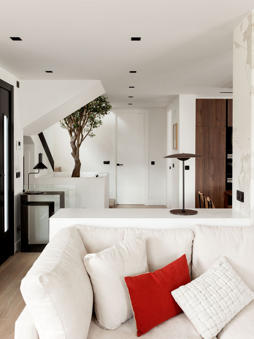 Black Santos kitchens created by the designer Natalia Zubizarreta