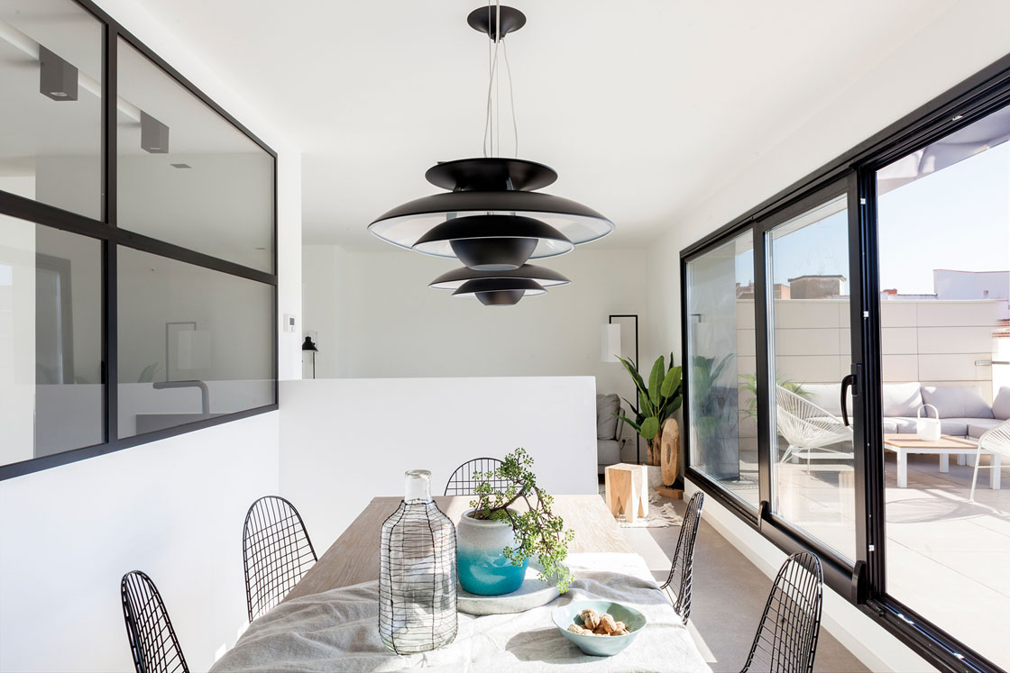 Black Santos kitchens created by the designer Natalia Zubizarreta