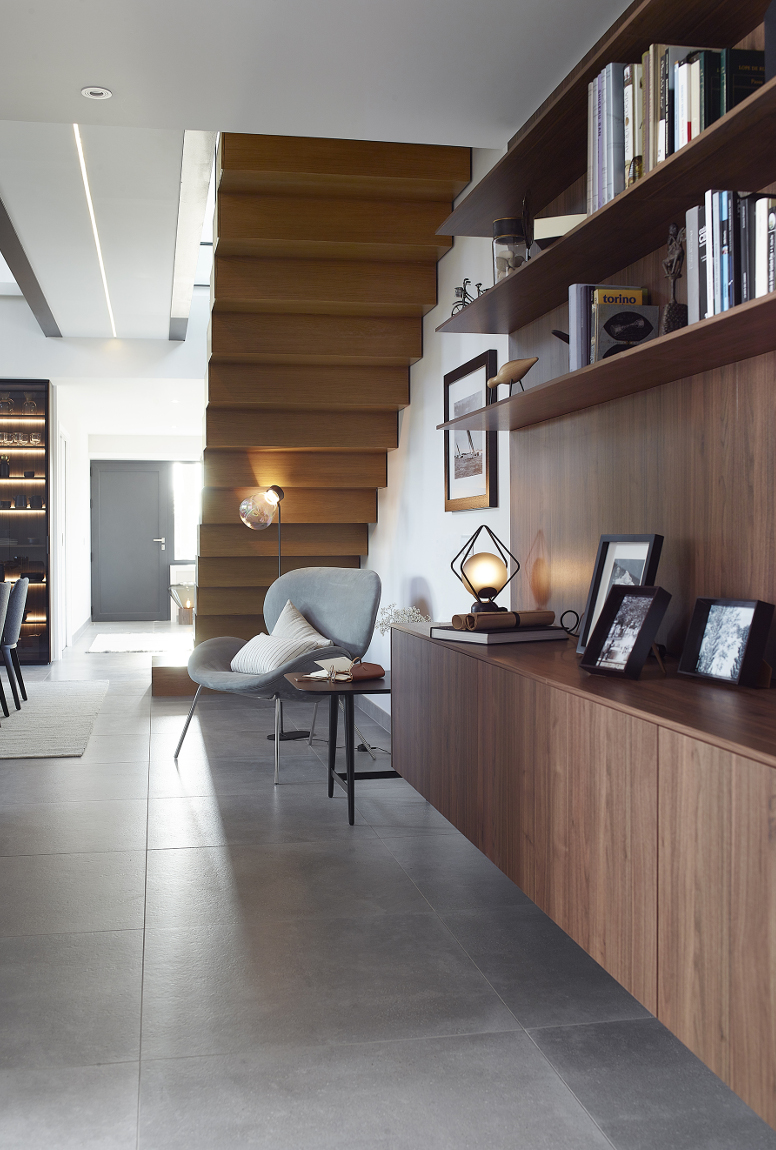 Mueble para pasillo con área de lectura