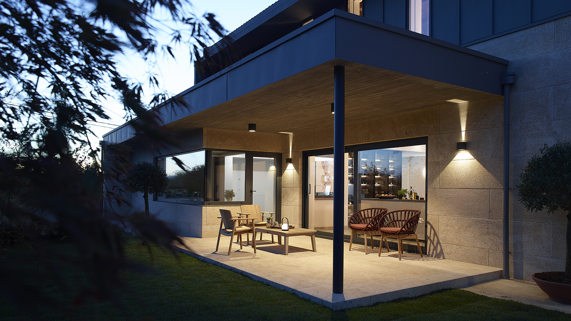 Cocina con isla abierta a la terraza