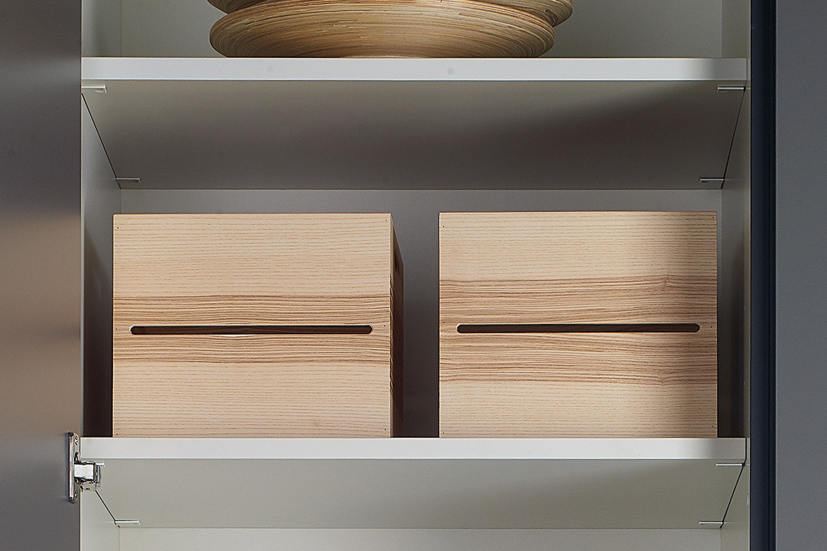 Tall unit with wooden containers