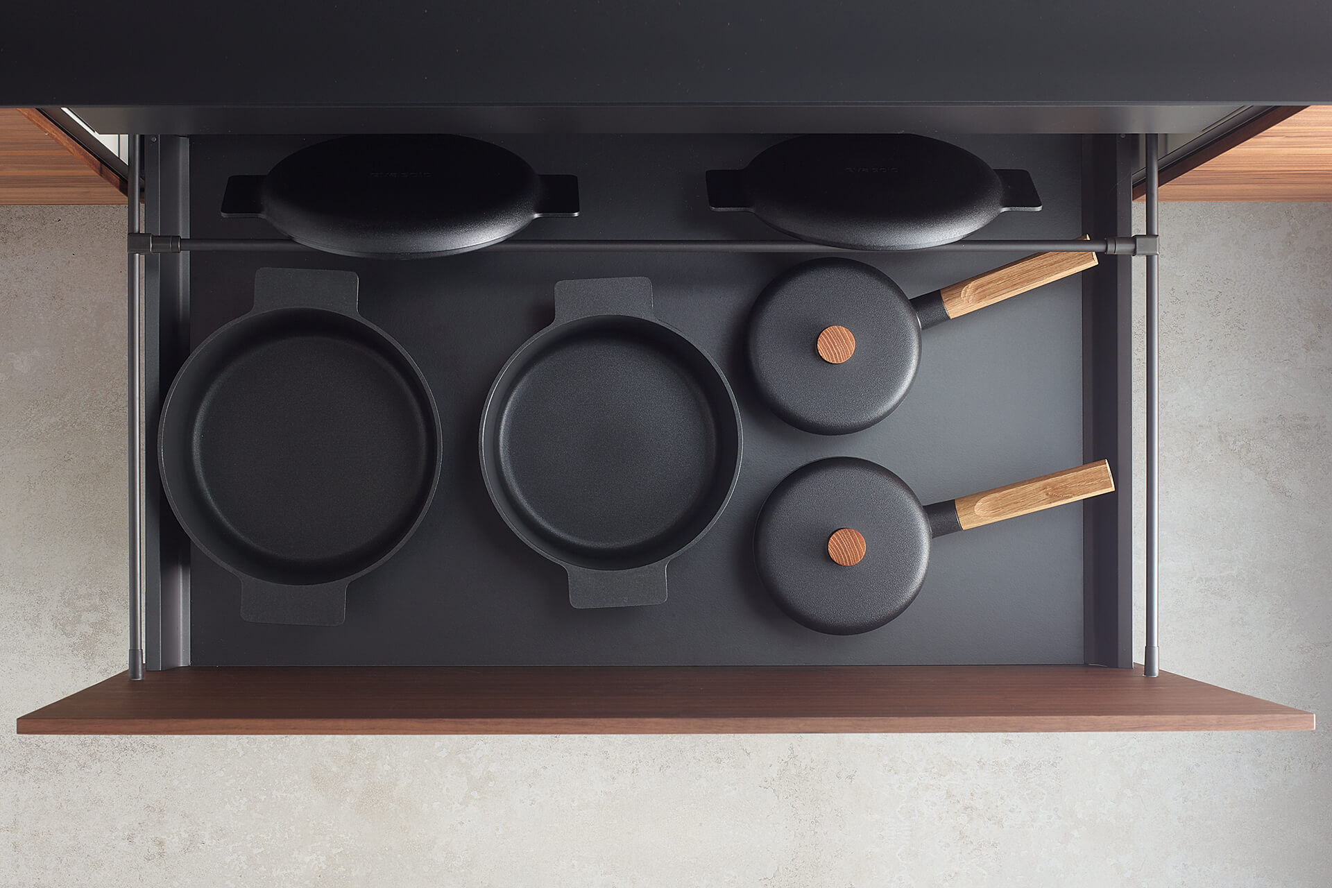 accesorio-separador-negro-cajones-cocina-santos