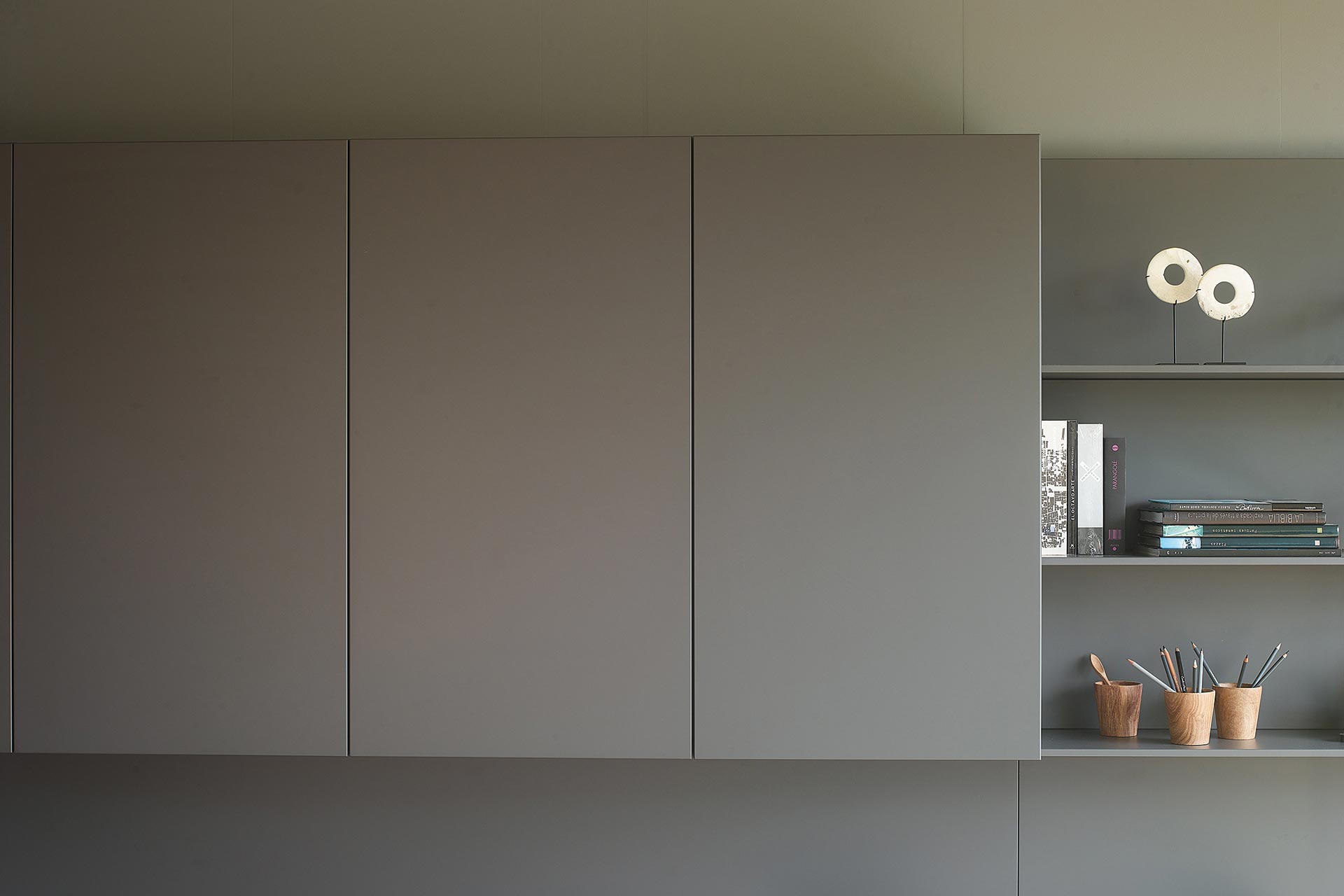 muebles-funcional-salon-gris-santos