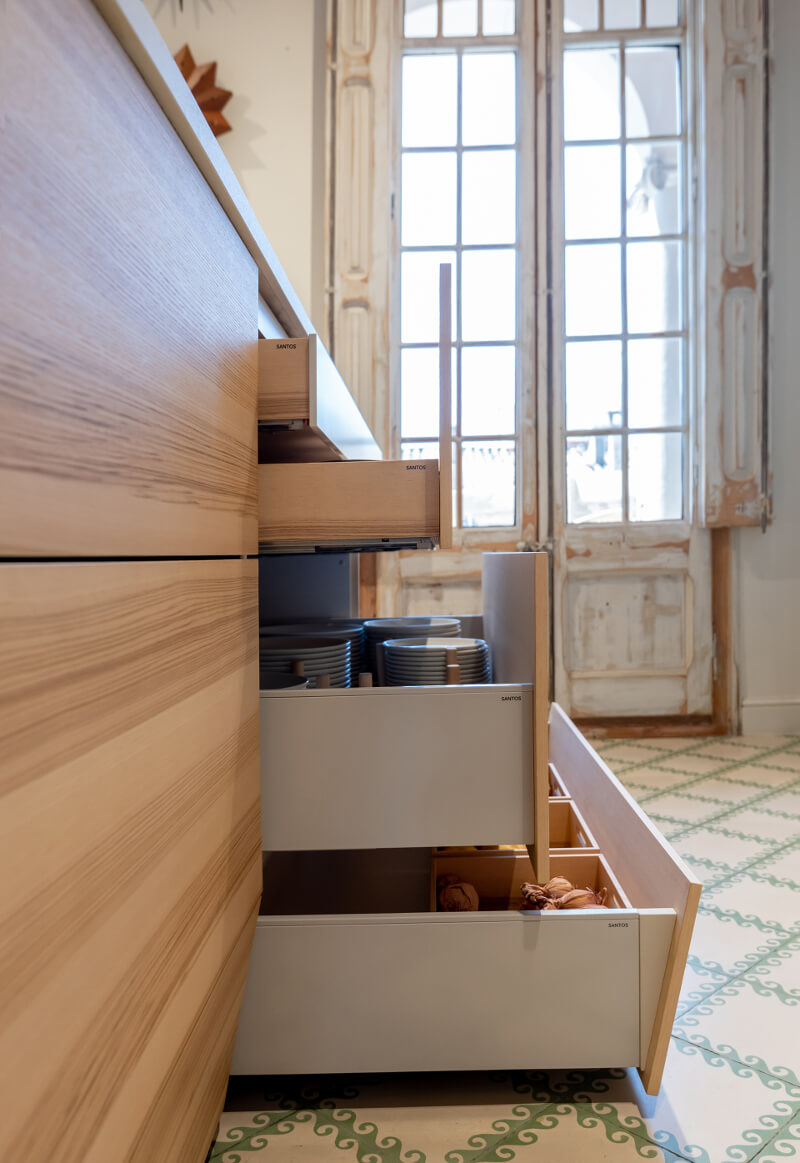 Clysa, le magasin de cuisine exclusif de Santos à Barcelona, consolide sa présence dans un nouveau local unique et surprenant