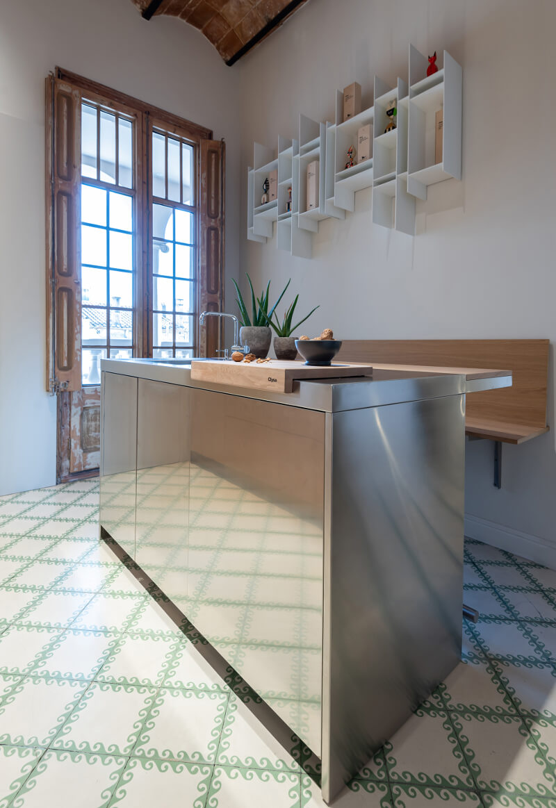 Clysa, le magasin de cuisine exclusif de Santos à Barcelona, consolide sa présence dans un nouveau local unique et surprenant