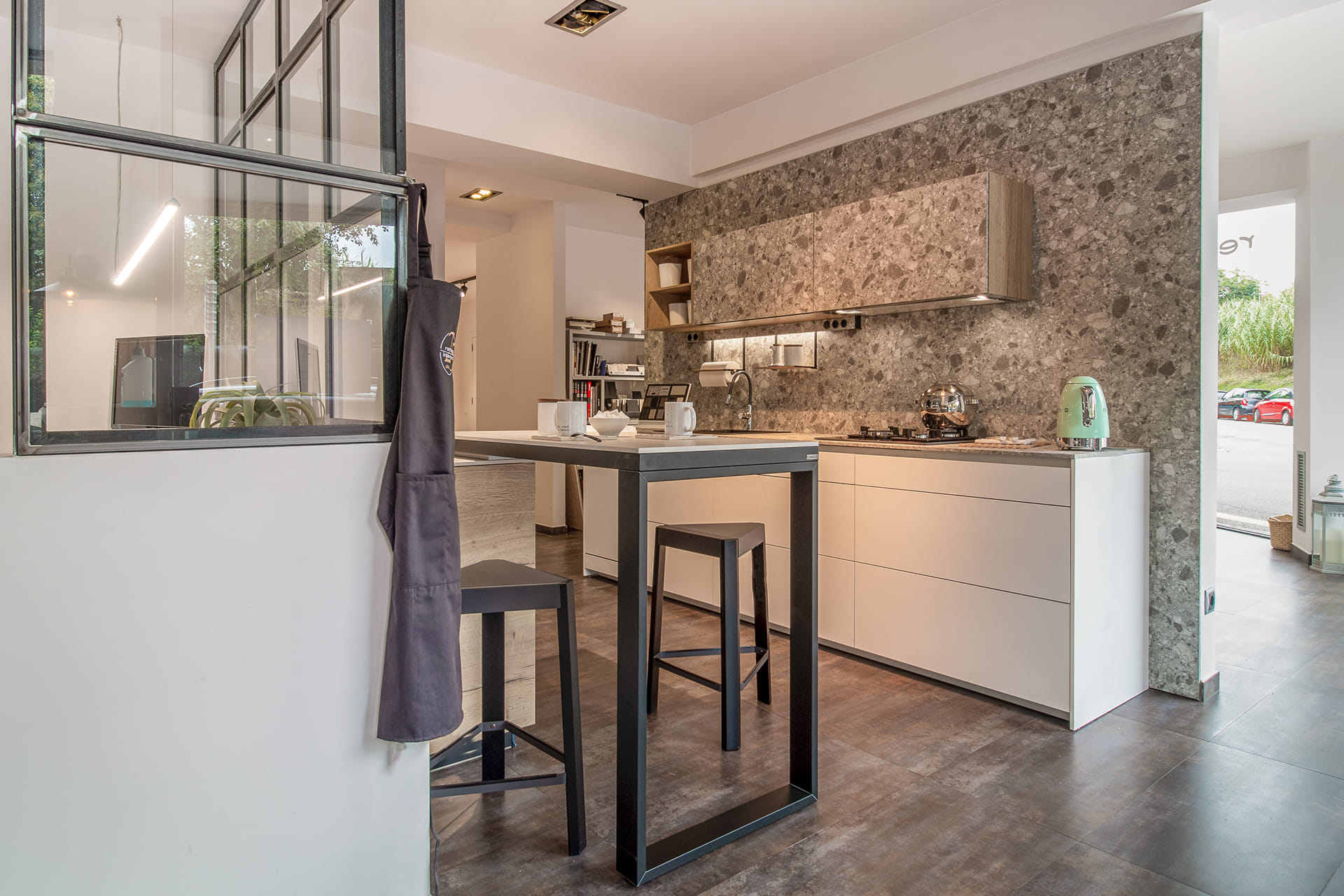 Cuisine blanche Santos dans le magasin Renova Interiors