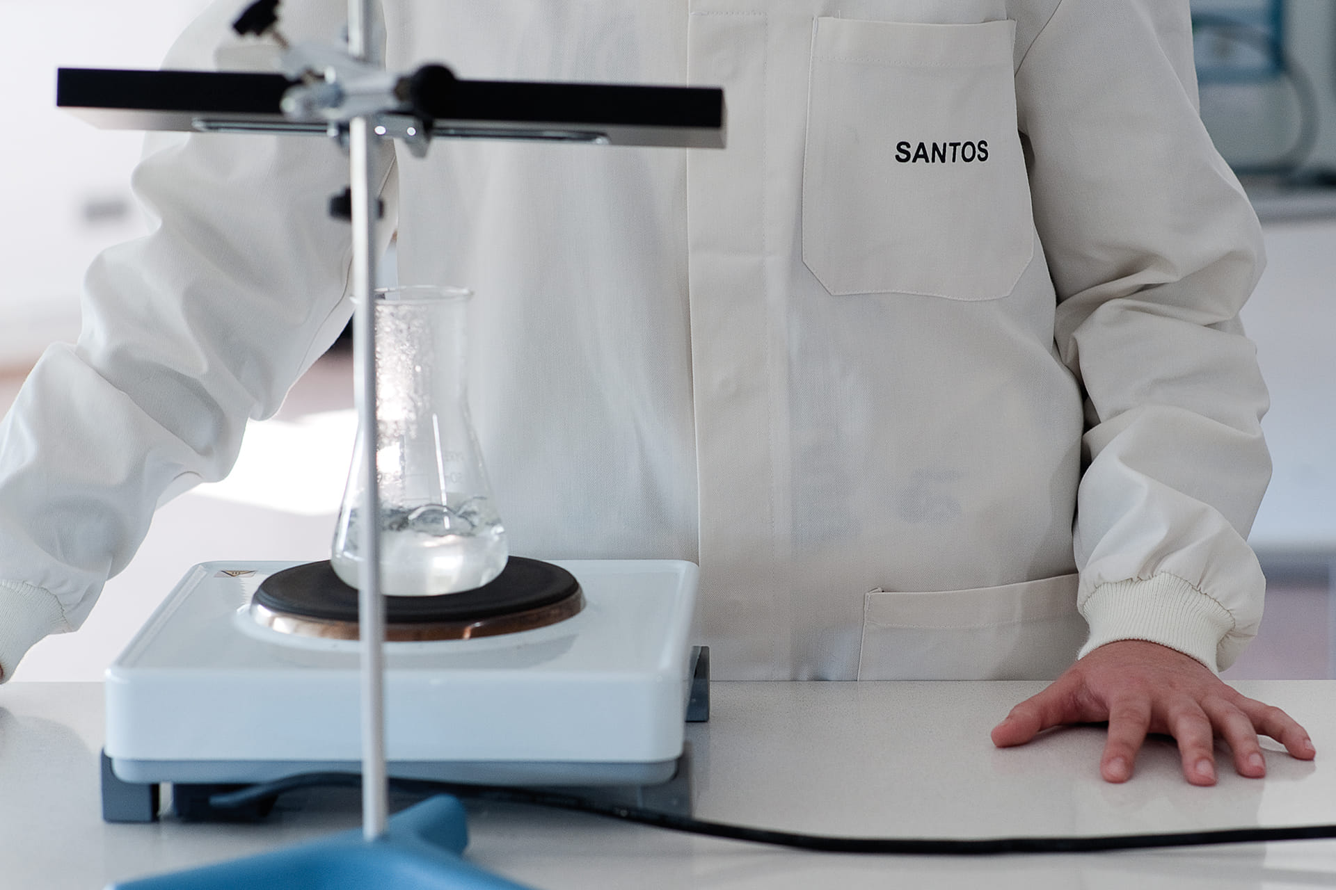 Controlos de qualidade de cozinhas Santos: orlas e peças orladas