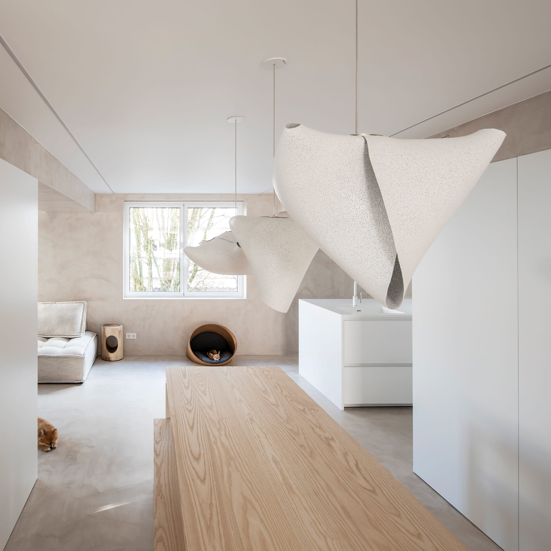 Salle à manger ouverte sur la cuisine et le salon