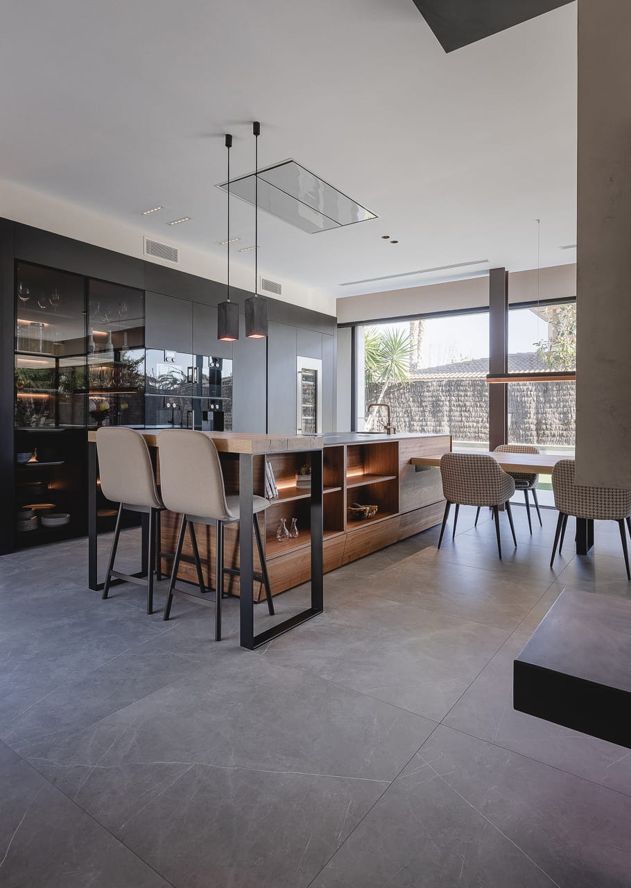 Keukencombinatie in grafeen, wit en hout