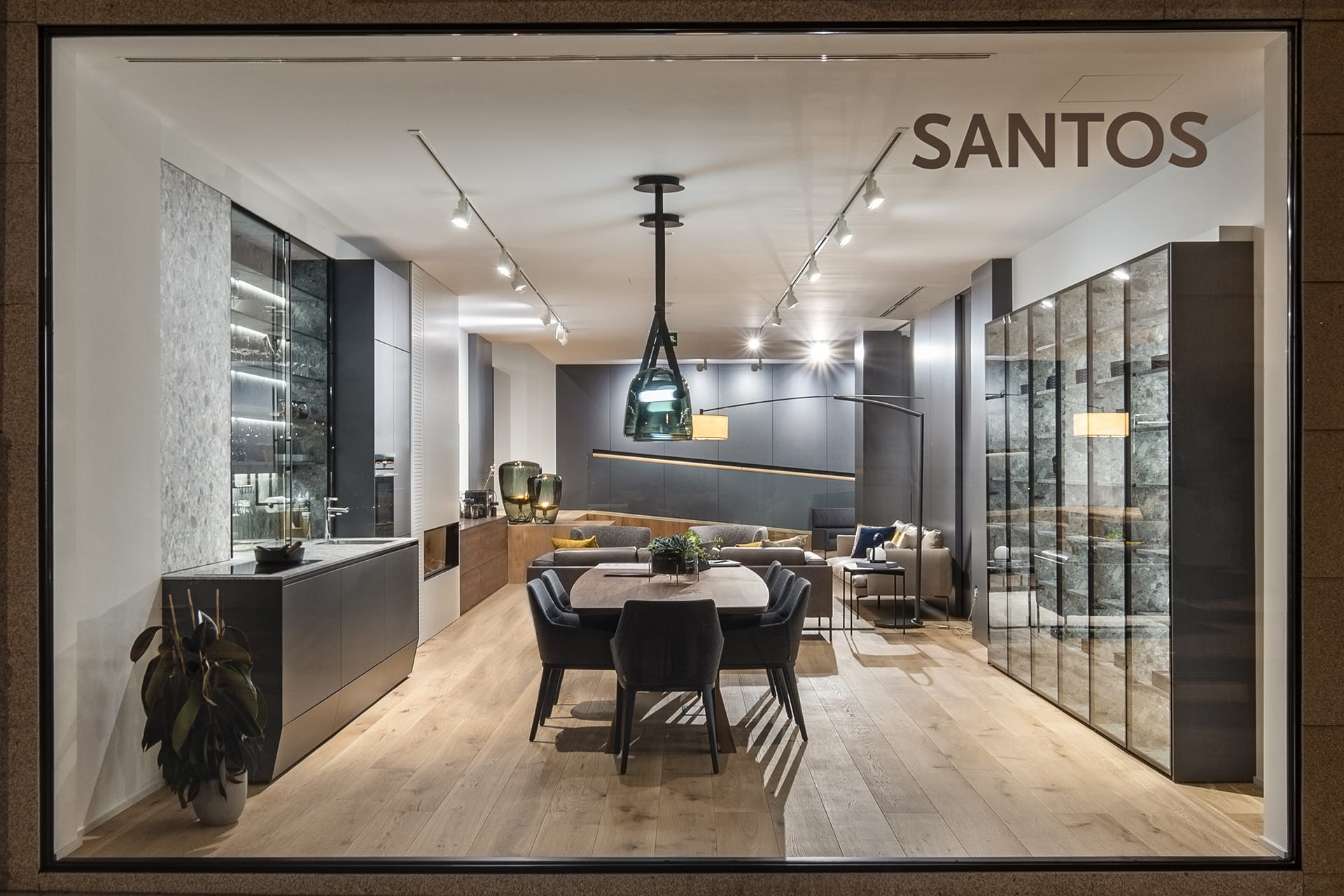 Cuisine linéaire avec vitrine Santiago Interiores