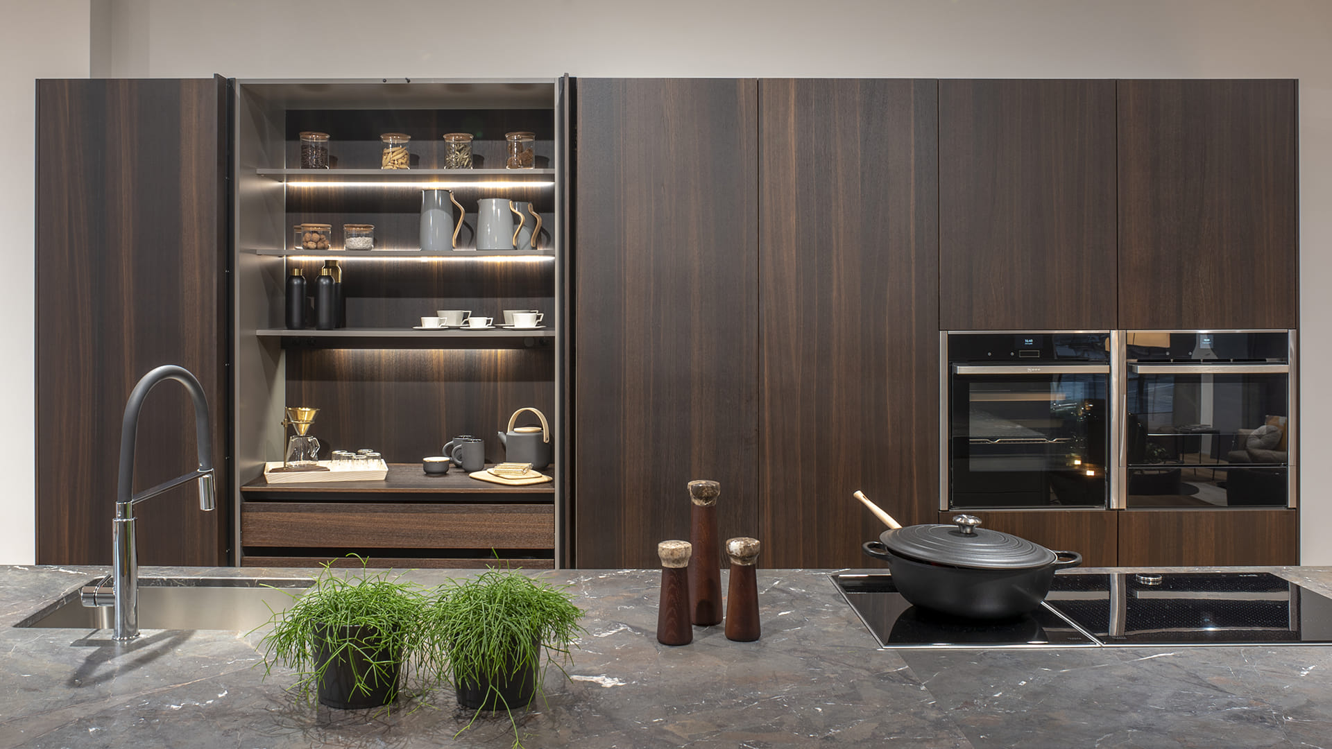 Cuisine Santos avec table et buffet. Magasin Santiago Interiores