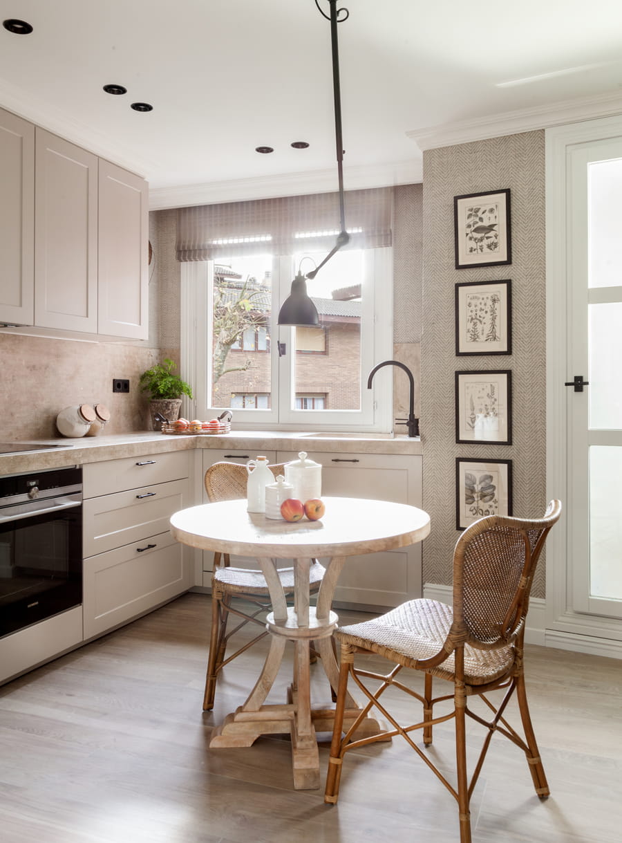 Cashmere keuken met centrale tafel