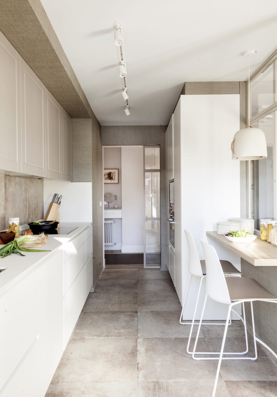Parallelle keuken met hangkasten