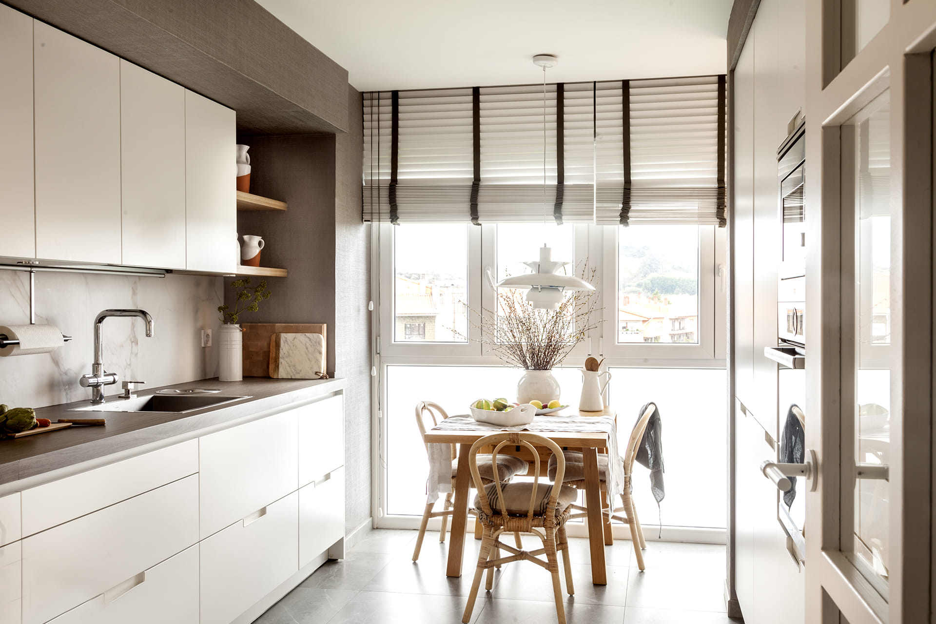 Appartement met witte Santos keuken