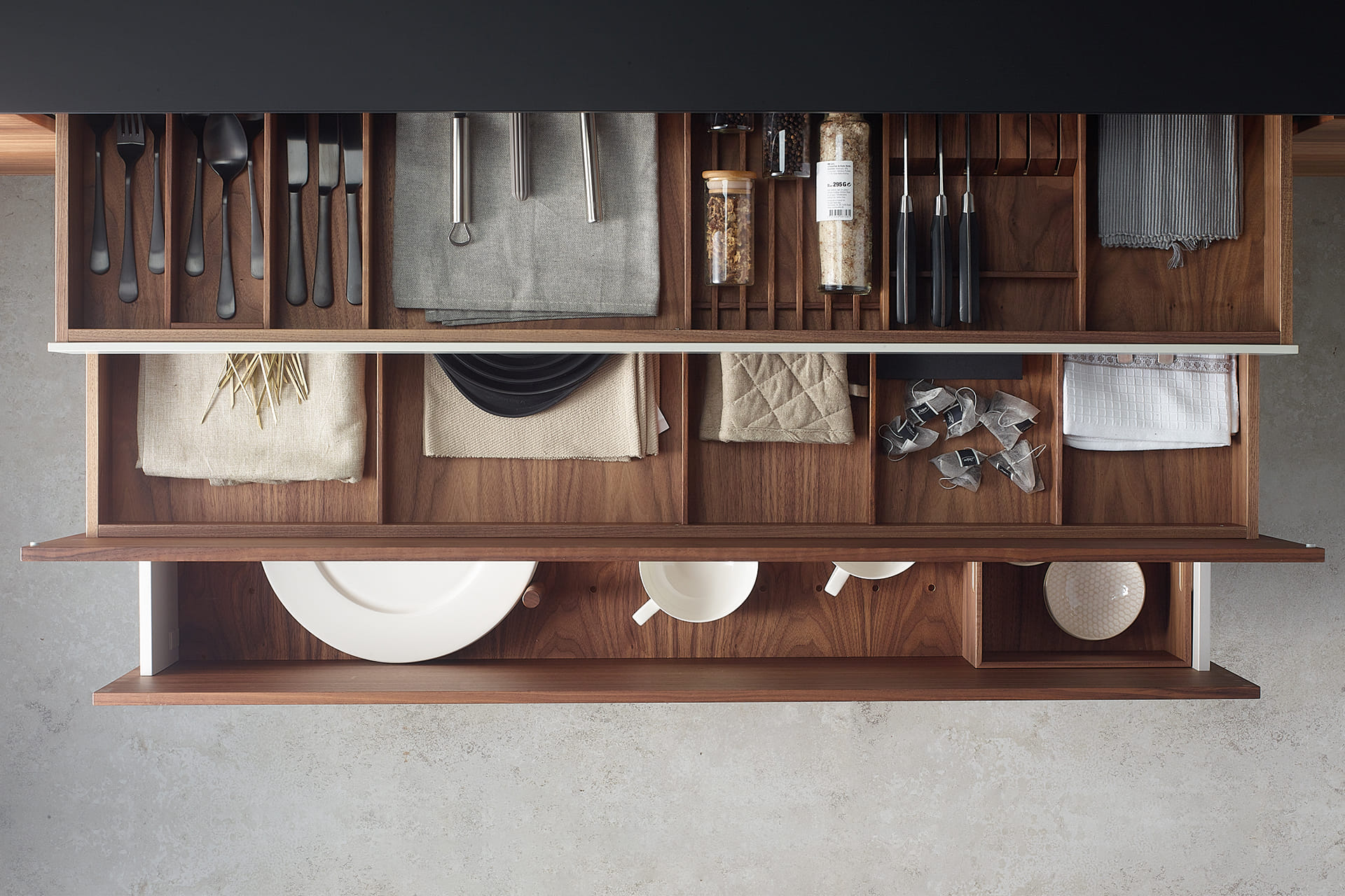 Quality controls for Santos kitchens: units, fittings and worktops