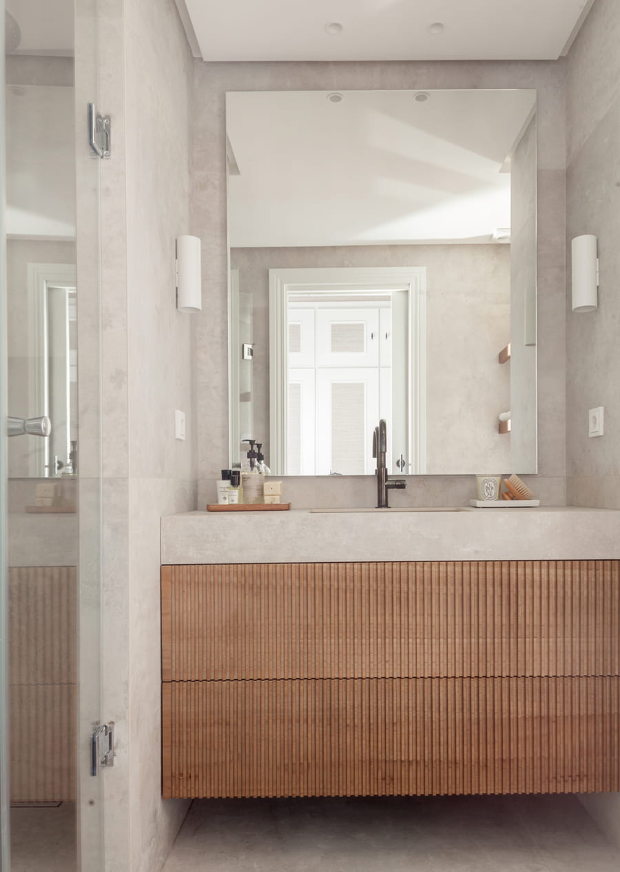 Master bathroom with porcelain tiles