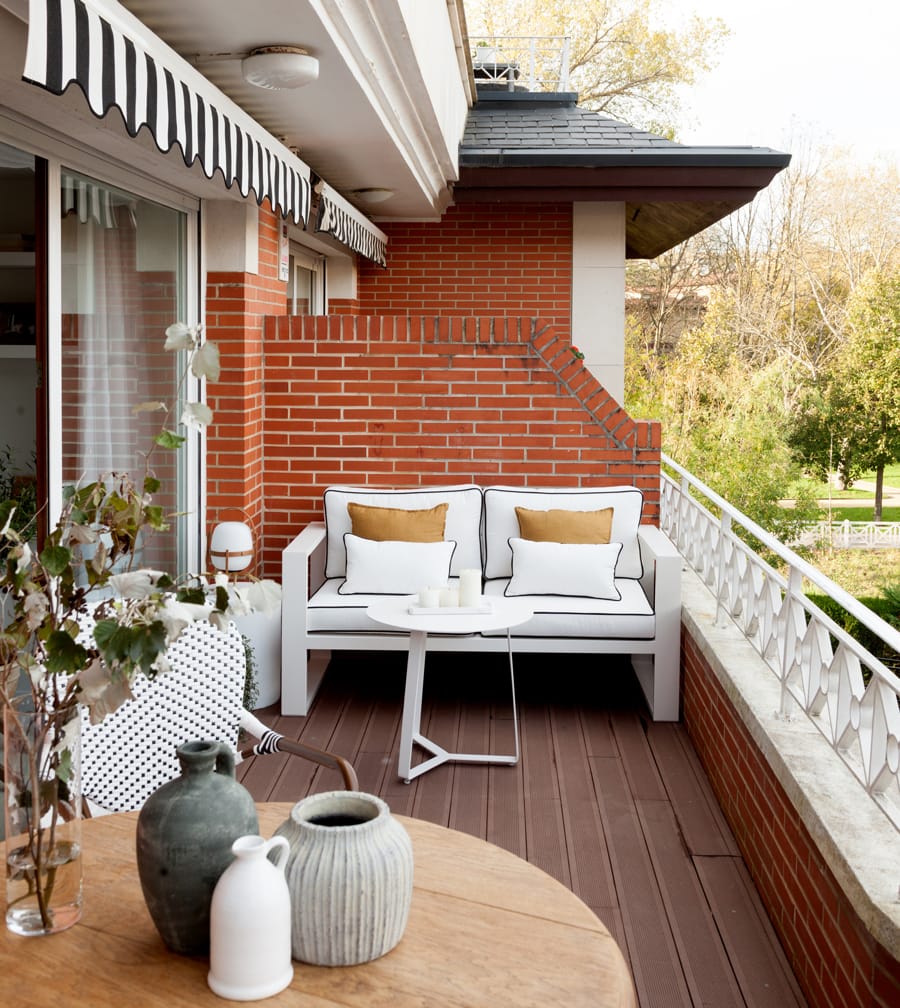 Outdoor terrace in Natalia Zubizarreta’s home