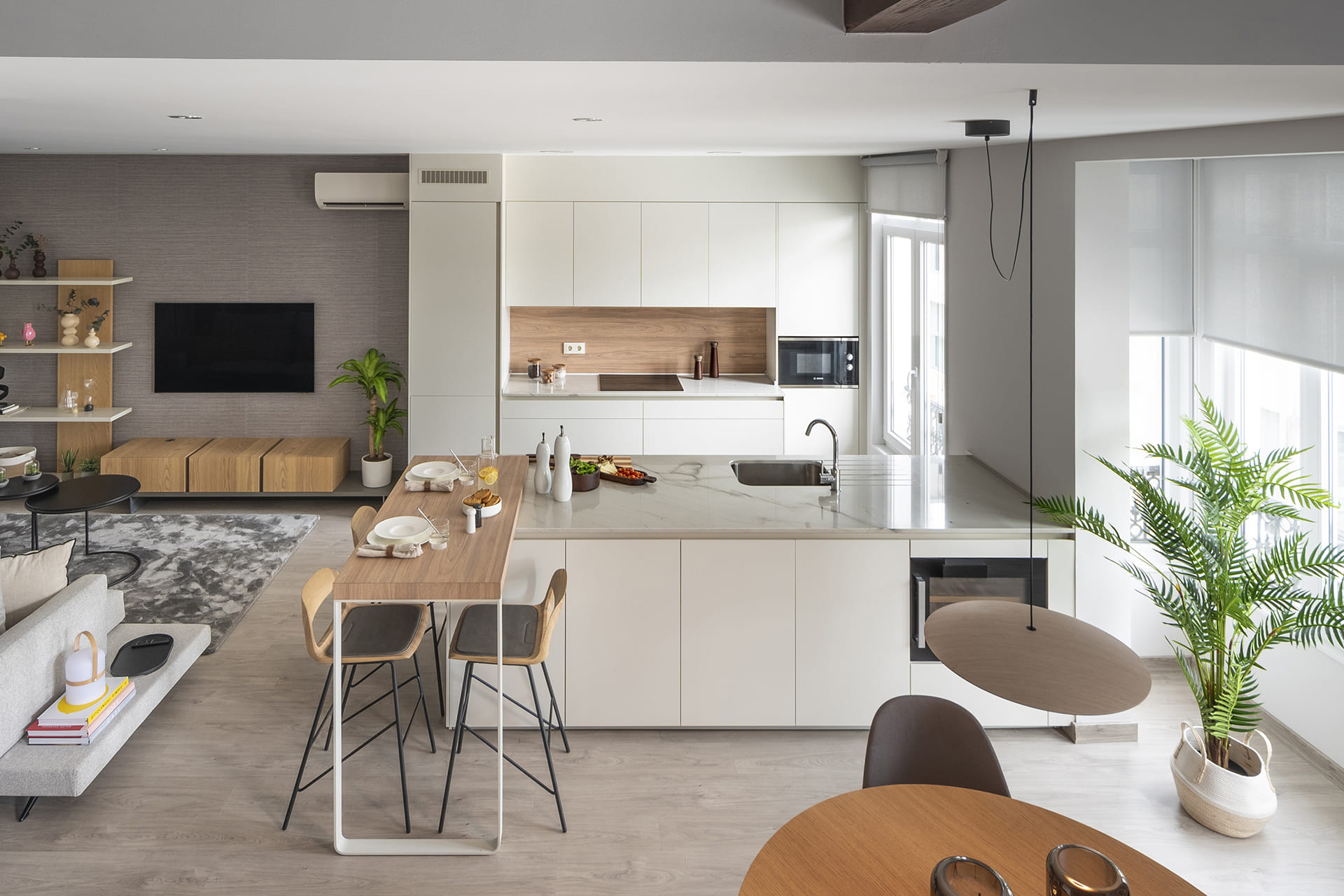 White, open-plan Santos kitchen with island