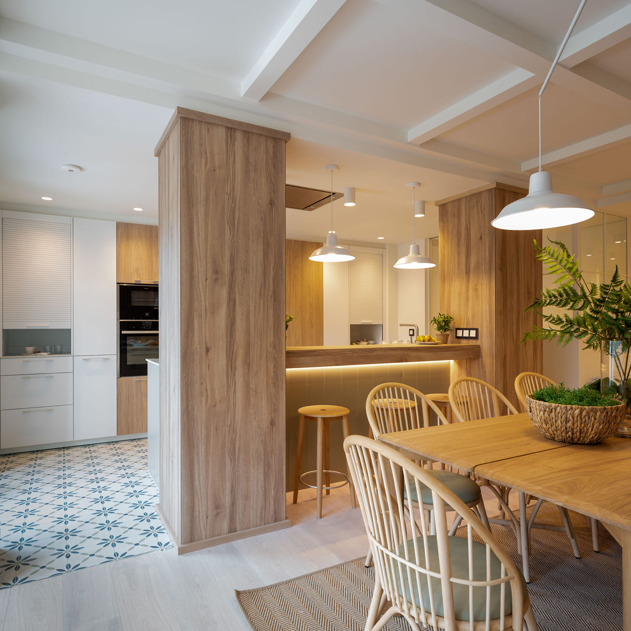 Cuisine ouverte, blanche et bois Santos