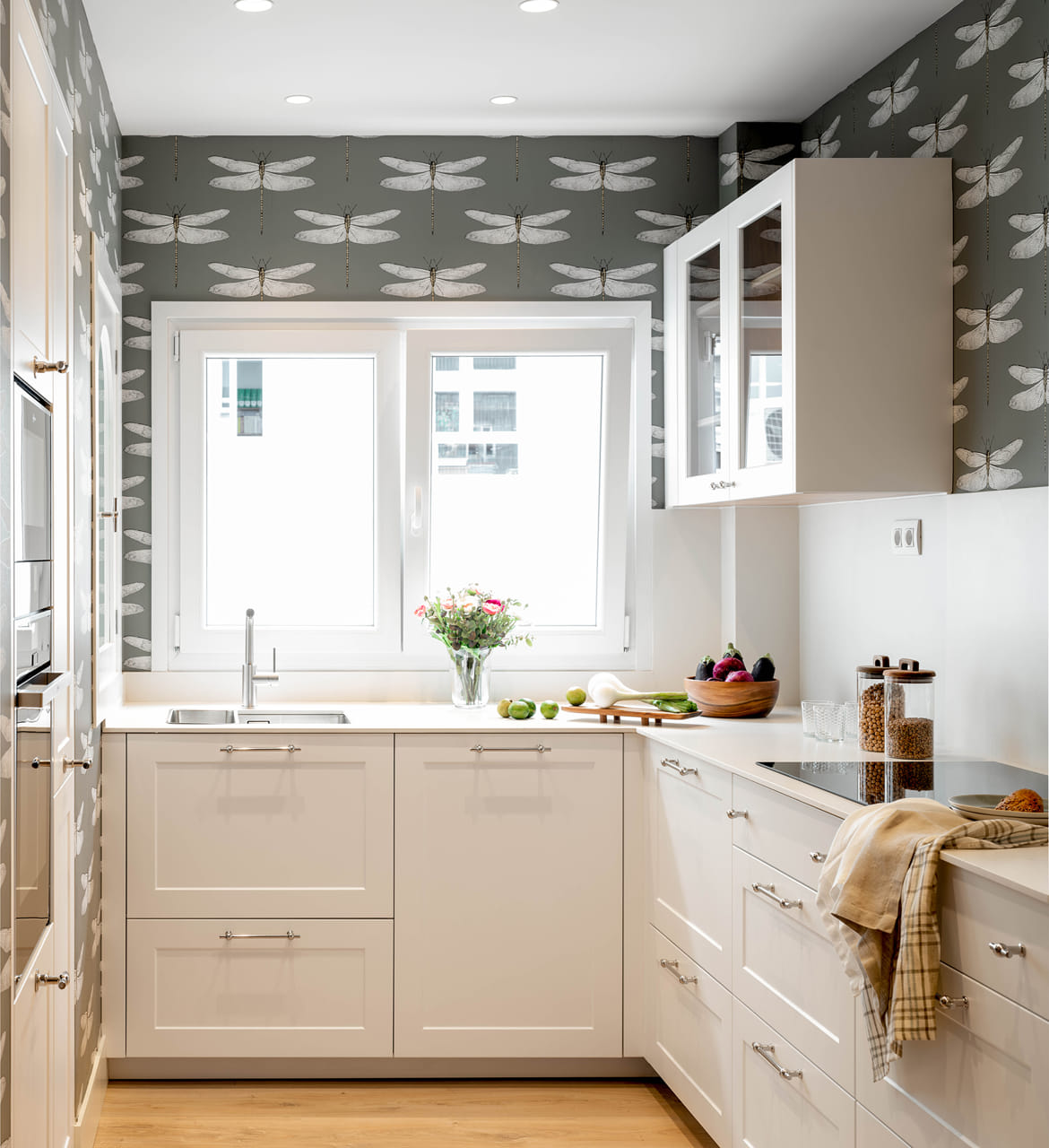 Cuisine intemporelle avec bureau Santos