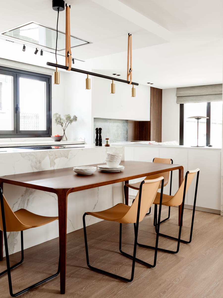 Santos keuken met eiland met wit, zwart en hout