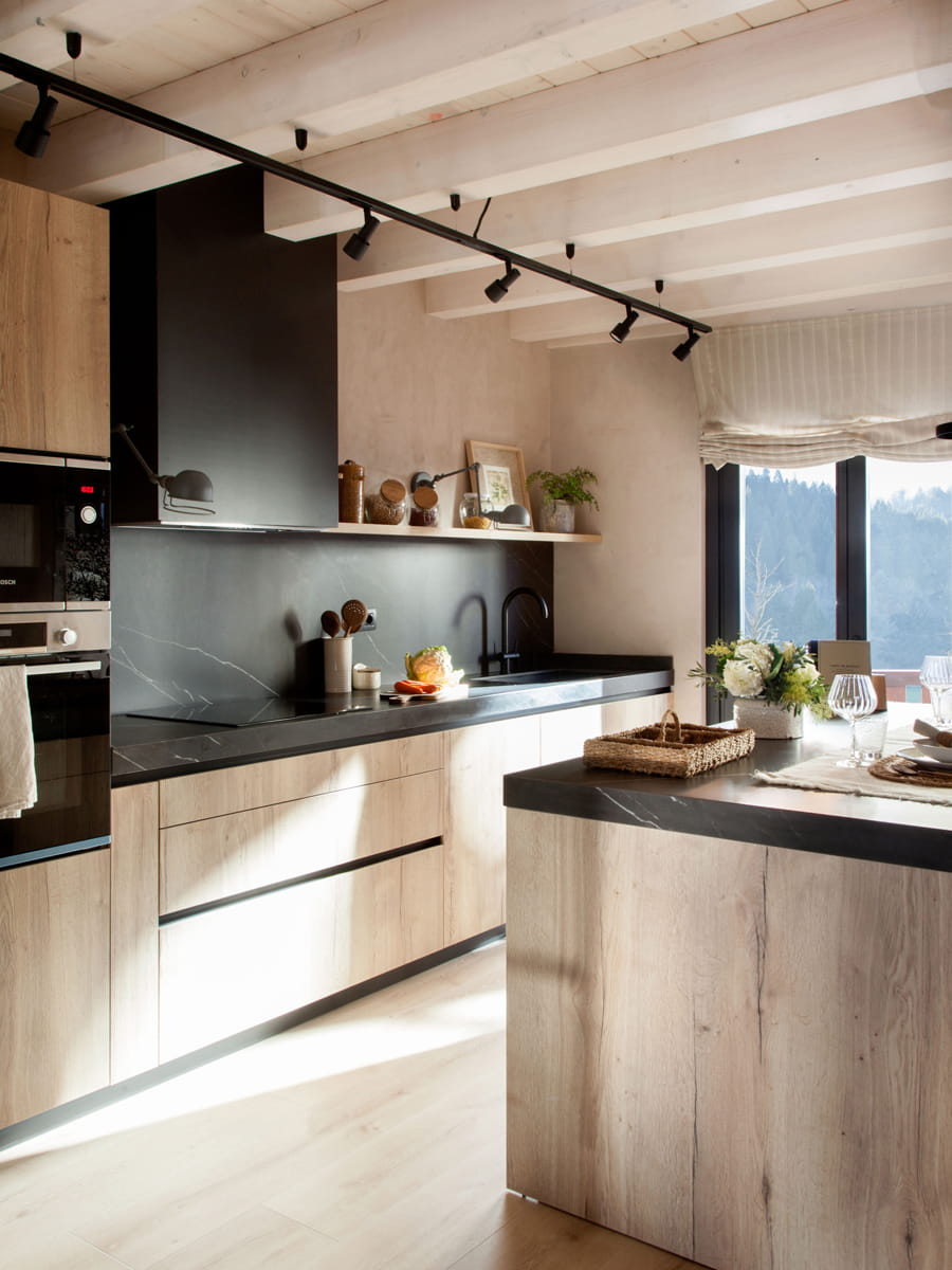 Ontwerp keuken met eiland van eikenhout