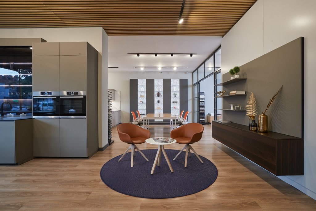 Interieur van de showroom van Santos bij Andreu in Colombia