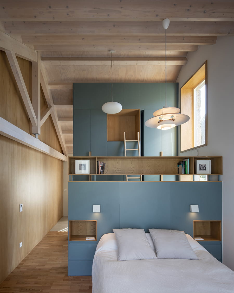 Slaapkamer in gerenoveerde traditionele woning