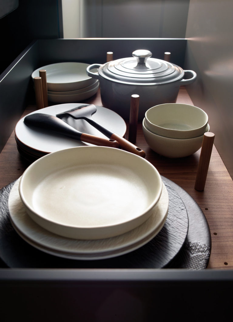 Gaveta gris y madera cocinas Santos